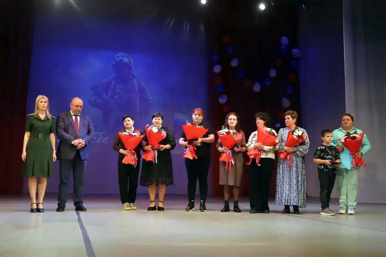 В ДК «Современник» Североуральска прошел праздничный концерт, посвящённый Дню России